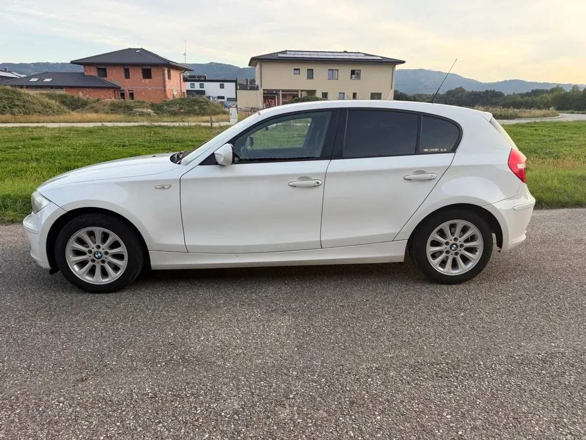 BMW 1 Series 2010 photo 2