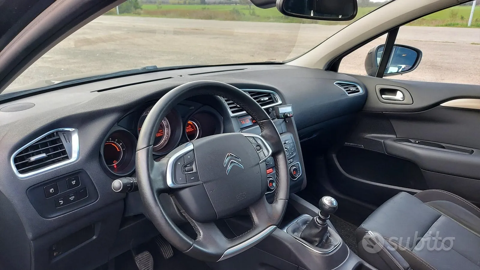 Citroen C4 2012 photo 2