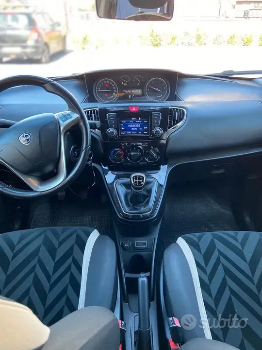 Lancia Ypsilon 2016 photo 4