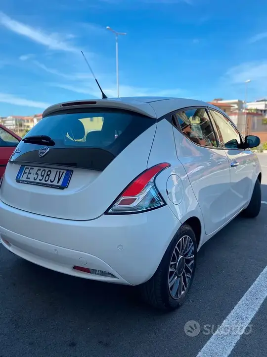 Lancia Ypsilon 2016 photo 2