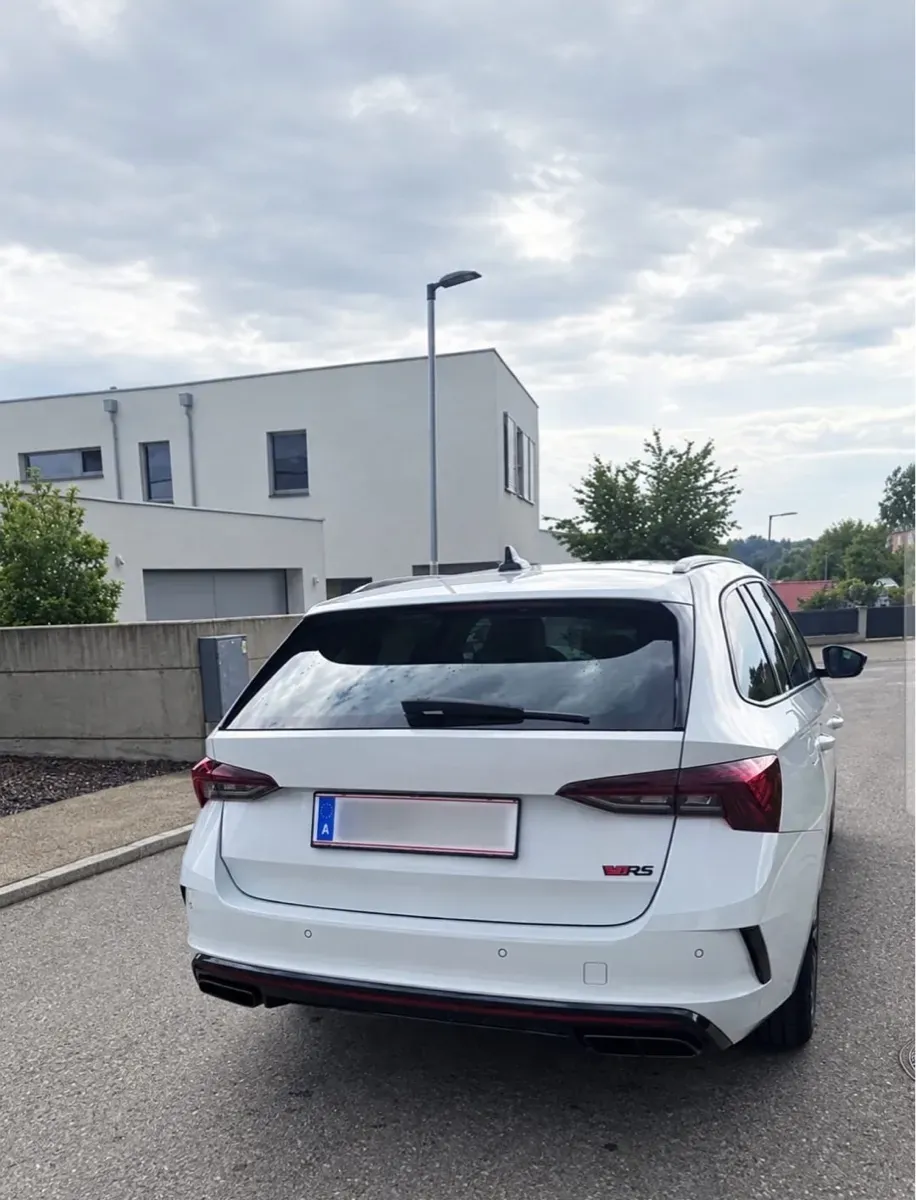 Skoda Octavia 2024 photo 2