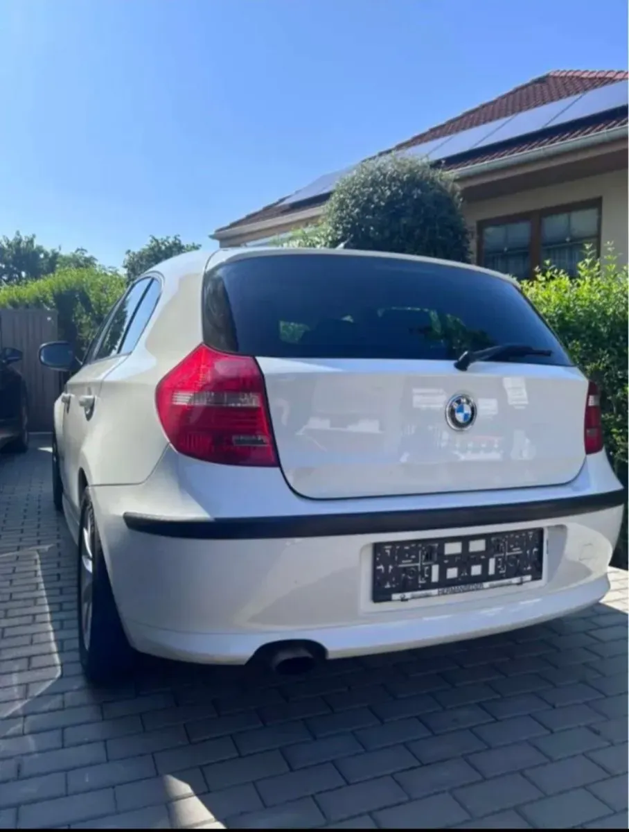 BMW 1 Series 2009 photo 2