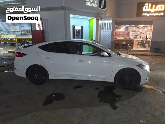 Hyundai Elantra 2018 photo 3