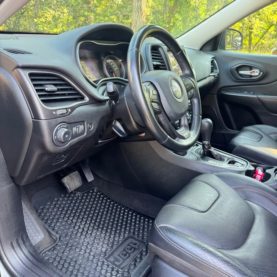 Jeep Cherokee 2021 photo 2