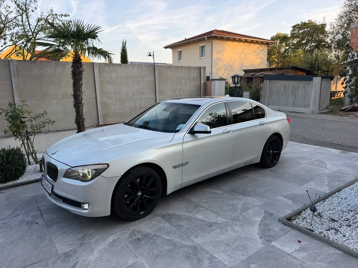 BMW 7 Series 2012 photo 3