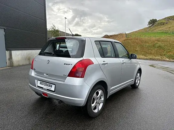Suzuki Swift 2006 photo 3