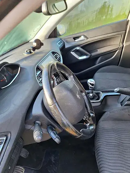 Peugeot 308 2017 photo 2