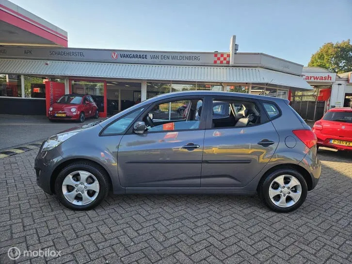 Kia Venga 2010 photo 2