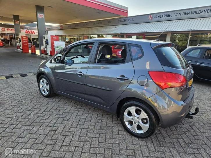 Kia Venga 2010 photo 3