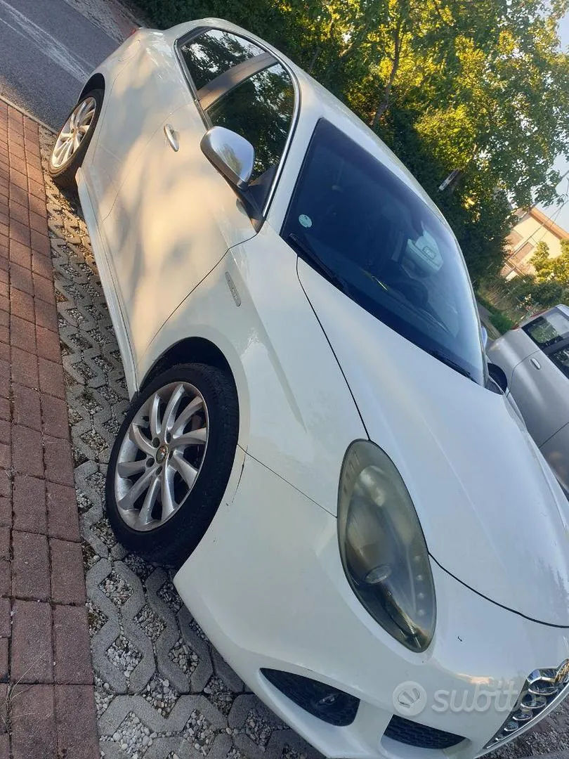Alfa Romeo Giulietta 2011 photo 3
