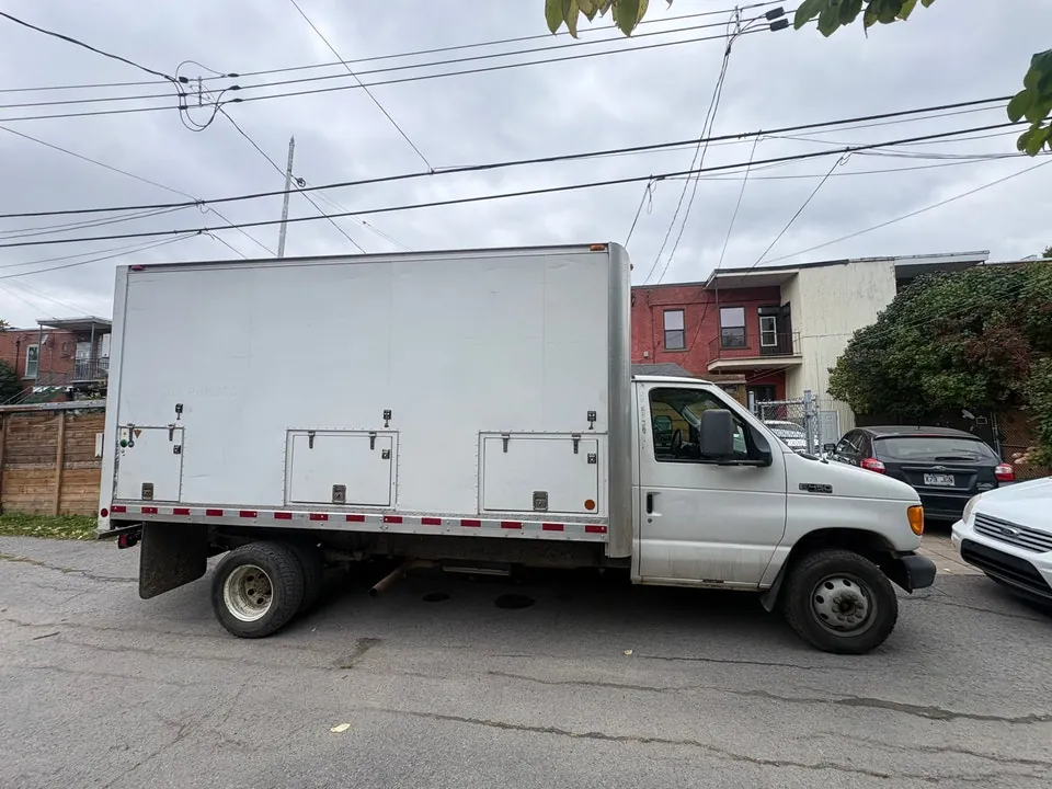 Ford E-450 2005 photo 4