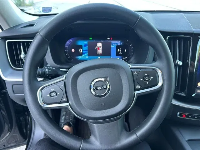 Volvo Xc60 2023 photo 2