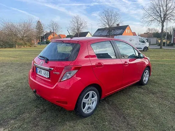 Toyota Yaris 2012 photo 3