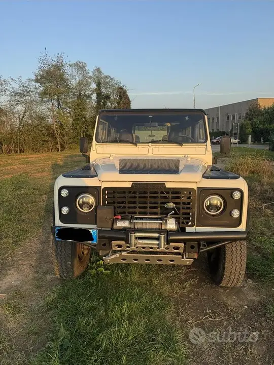 Land Rover Defender 90