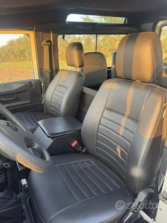Land Rover Defender 90 1996 photo 4