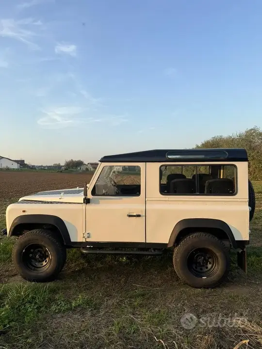 Land Rover Defender 90 1996 photo 2