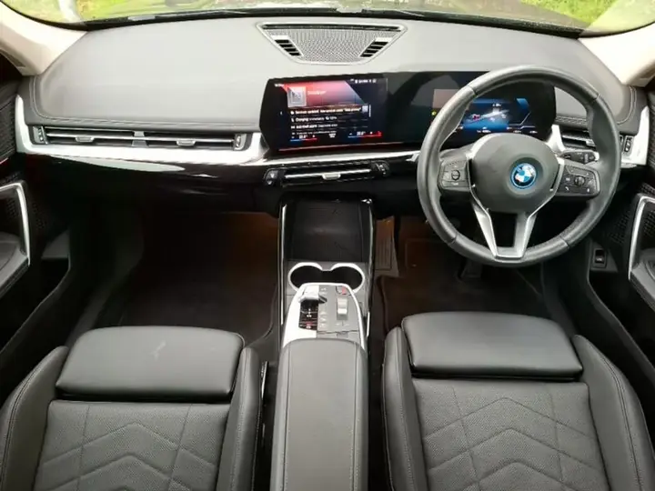 BMW Ix1 2023 photo 3