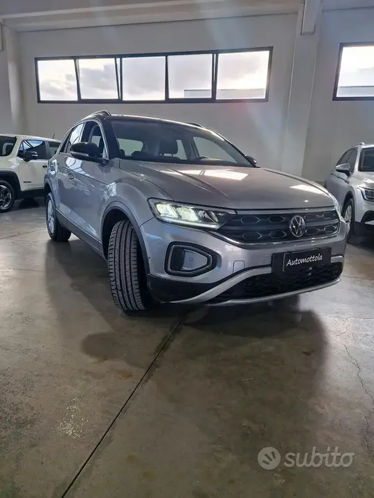 Volkswagen T-Roc 2022 photo 2