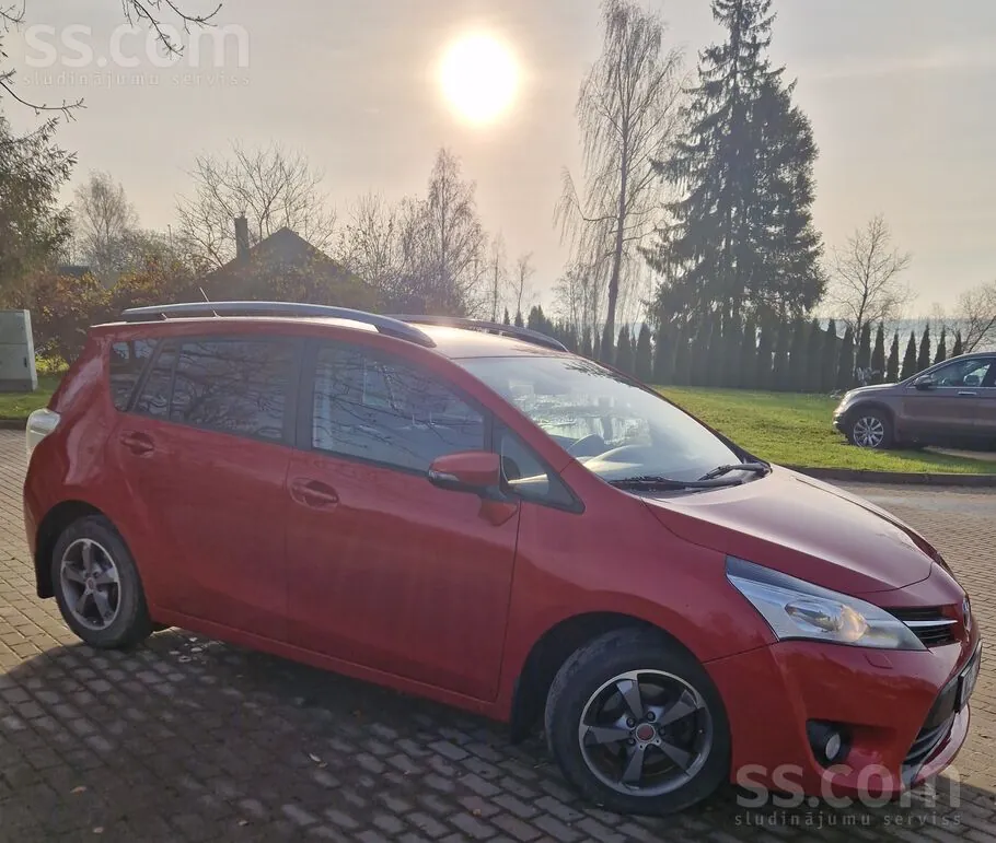 Toyota Verso 2013 photo 2