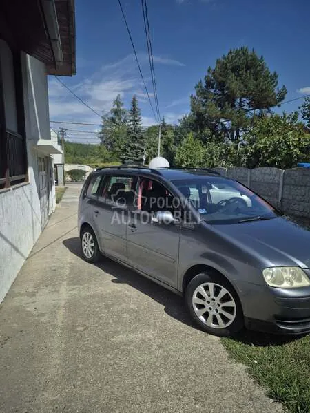 Volkswagen Touran 2004 photo 2