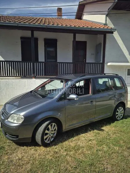 Volkswagen Touran 2004 photo 3