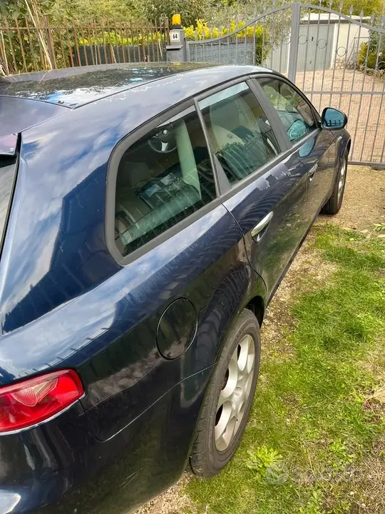 Alfa Romeo 159 2008 photo 3
