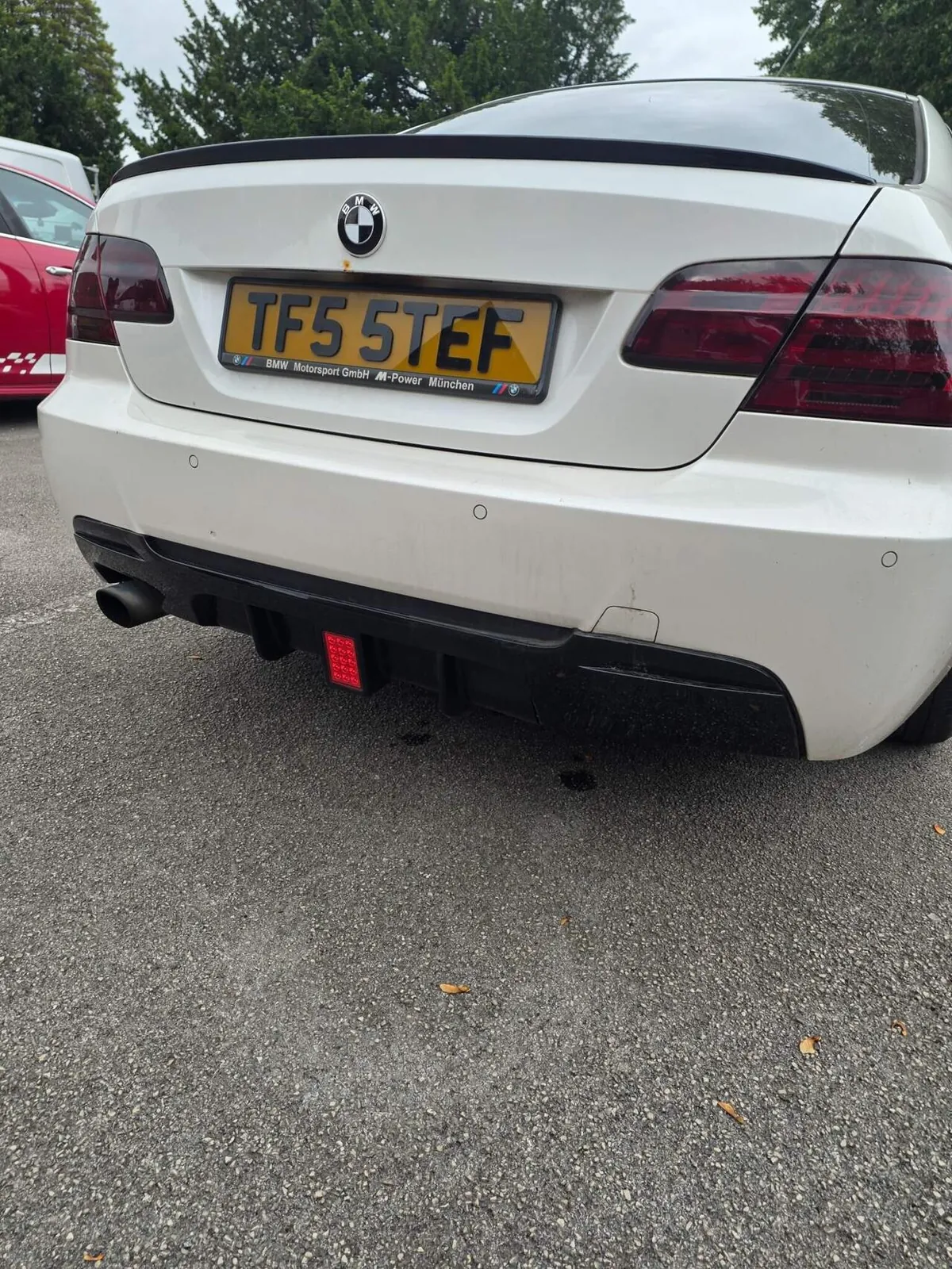 BMW 3 Series 2011 photo 2