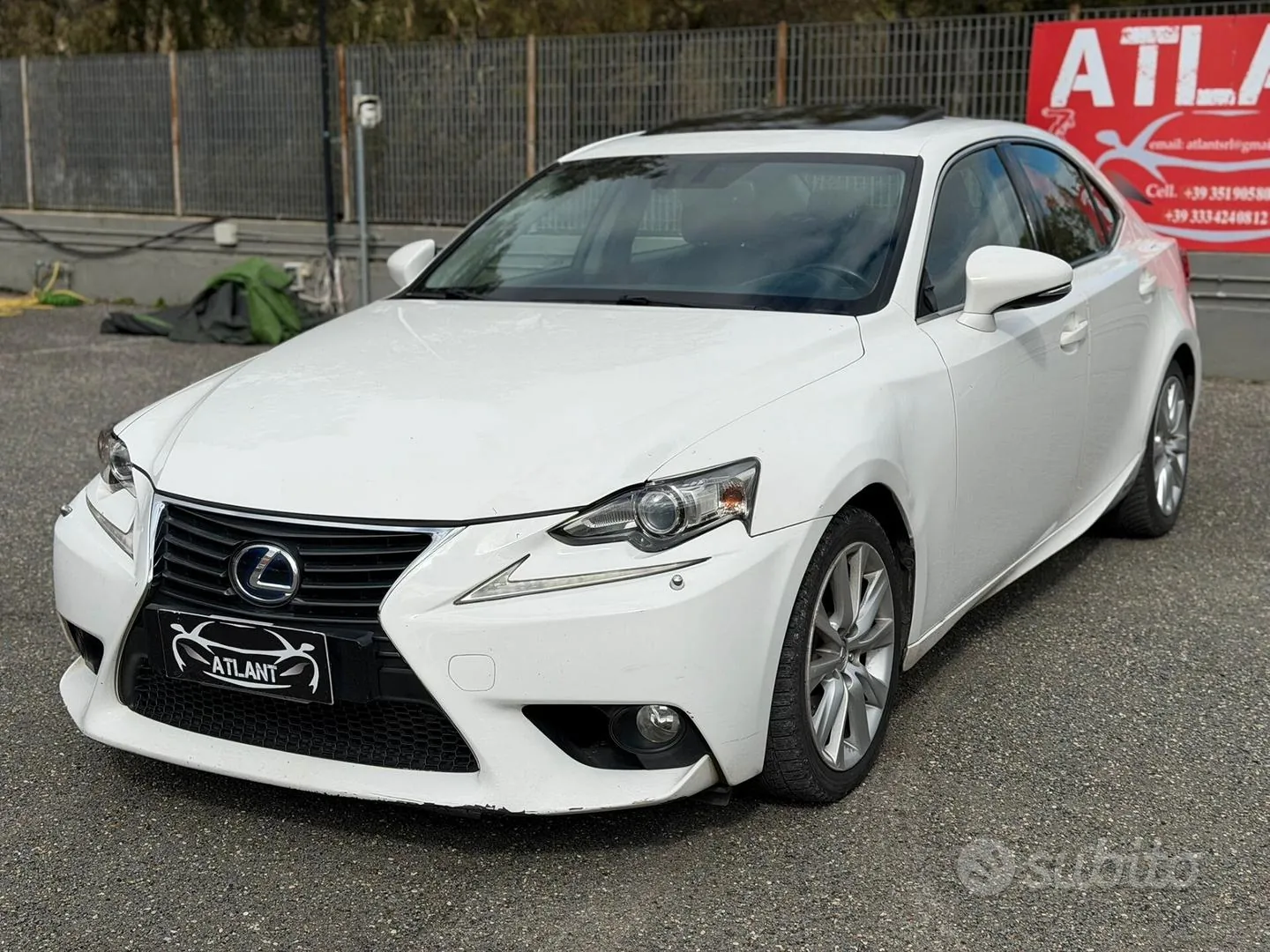 Lexus Is 300 2014 photo 2