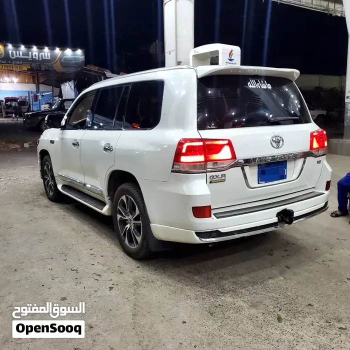 Toyota Land Cruiser 2010 photo 4