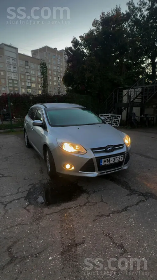 Ford Focus 2014 photo 2