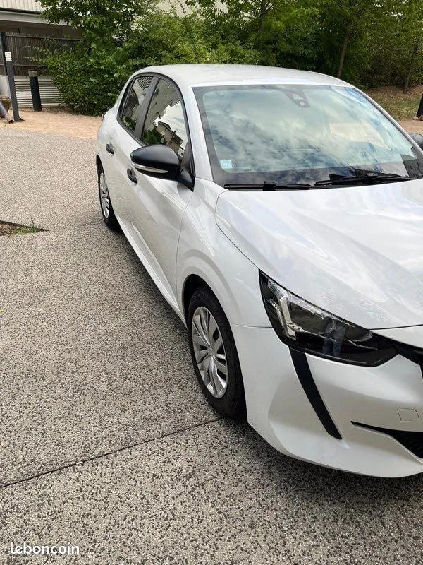 Peugeot 208 2020 photo 3