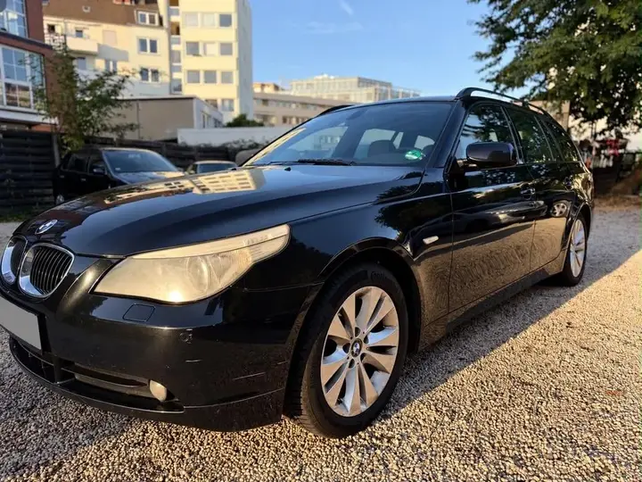 BMW 523I