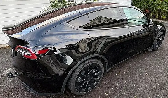 Tesla Model Y 2023 photo 4
