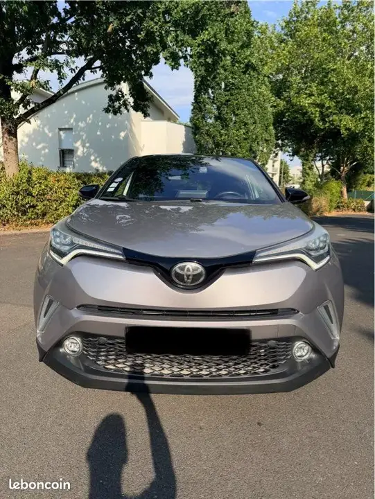 Toyota C-Hr 2017 photo 2
