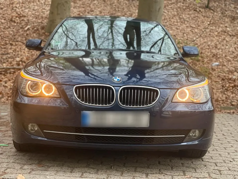 BMW 523I