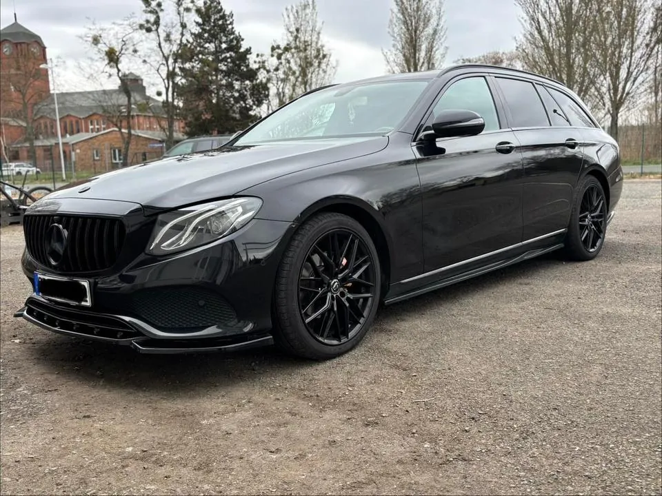 Mercedes-Benz E220D
