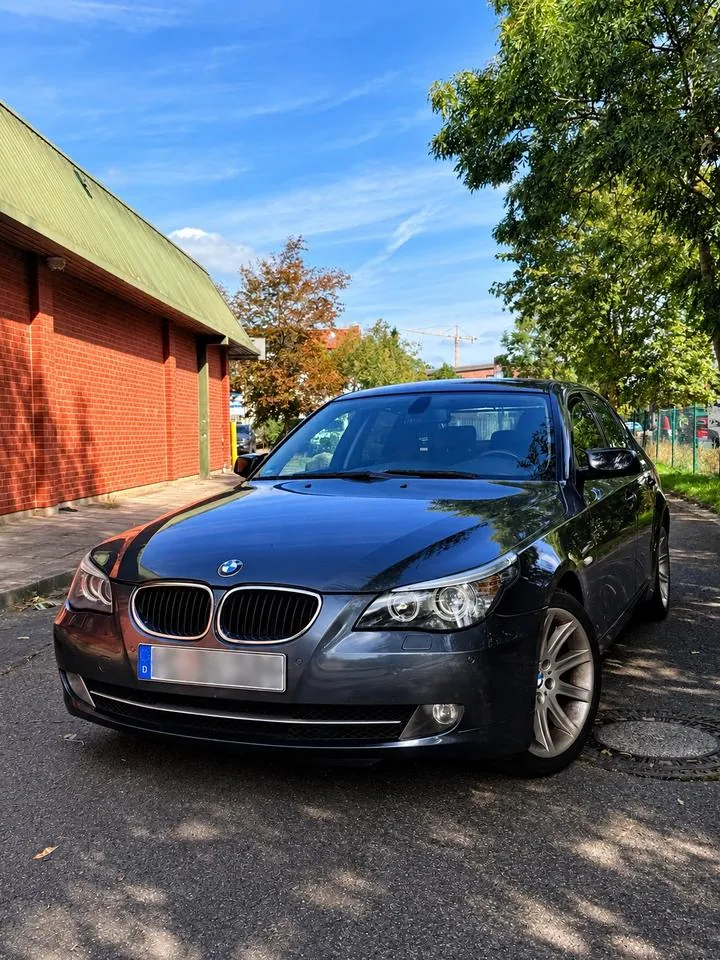 BMW 523I