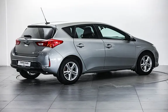 Toyota Auris 2015 photo 3