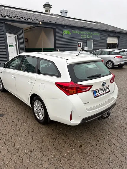 Toyota Auris 2014 photo 5