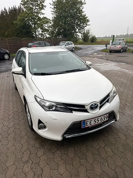 Toyota Auris 2014 photo 2