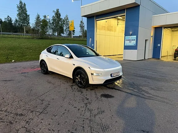 Tesla Model Y 2026 photo 5