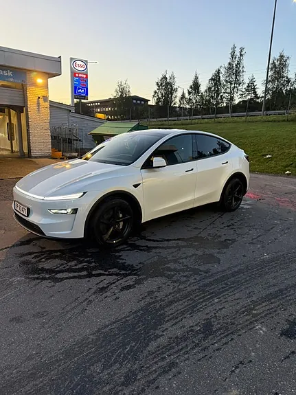 Tesla Model Y 2026 photo 3