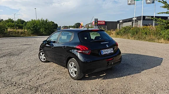 Peugeot 208 2012 photo 3