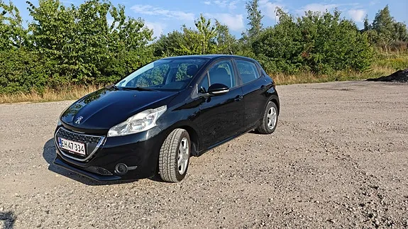 Peugeot 208 2012 photo 2