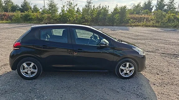 Peugeot 208 2012 photo 5