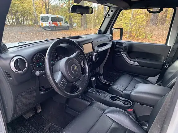 Jeep Wrangler 2011 photo 2
