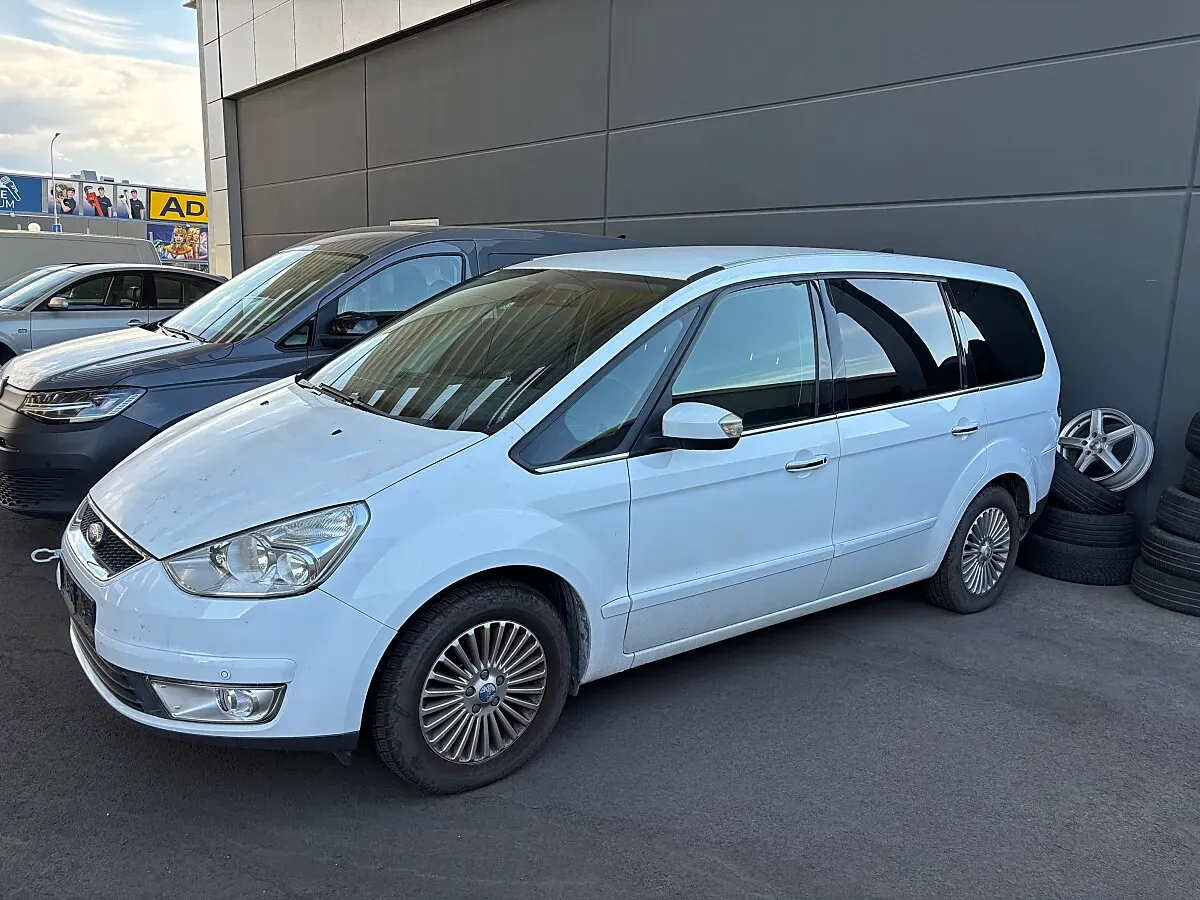 Ford Galaxy 2010 photo 3