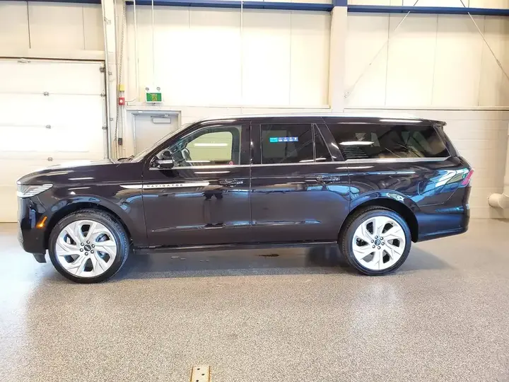 Lincoln Navigator 2025 photo 3