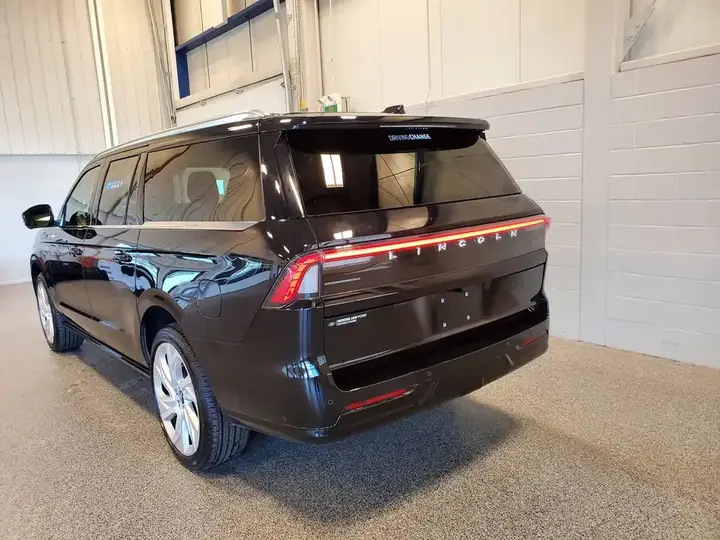 Lincoln Navigator 2025 photo 4