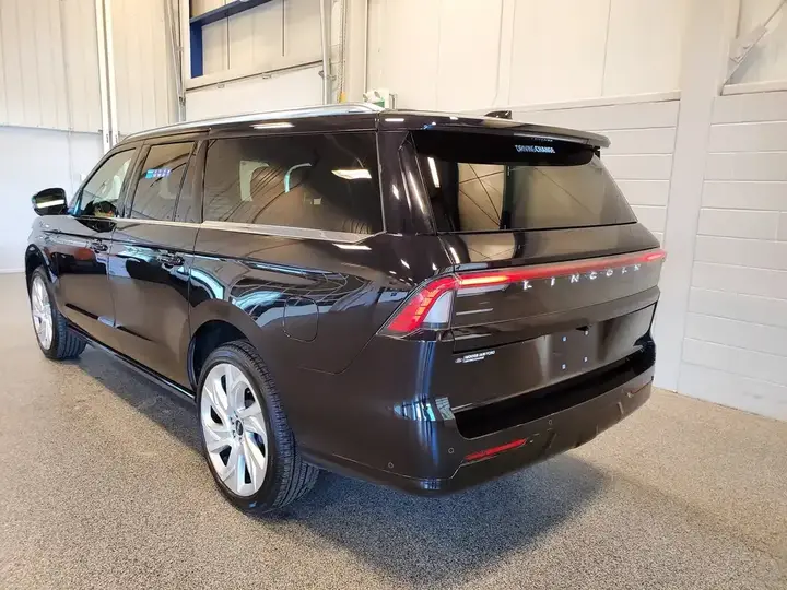 Lincoln Navigator 2025 photo 5